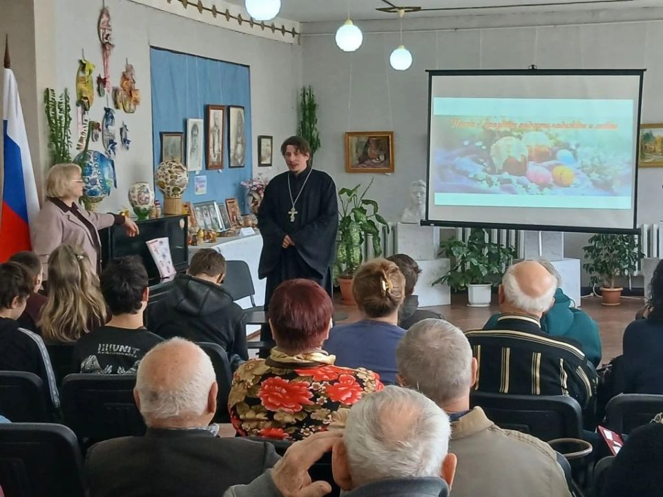 В преддверии Светлого Христова Воскресения в Кировском историко-художественном музее прошёл духовный час «Пасха — праздник радости и надежды» В преддверии Светлого Христова Воскресения в Кировском историко-художественном музее прошёл духовный час «Пасха — праздник радости и надежды»