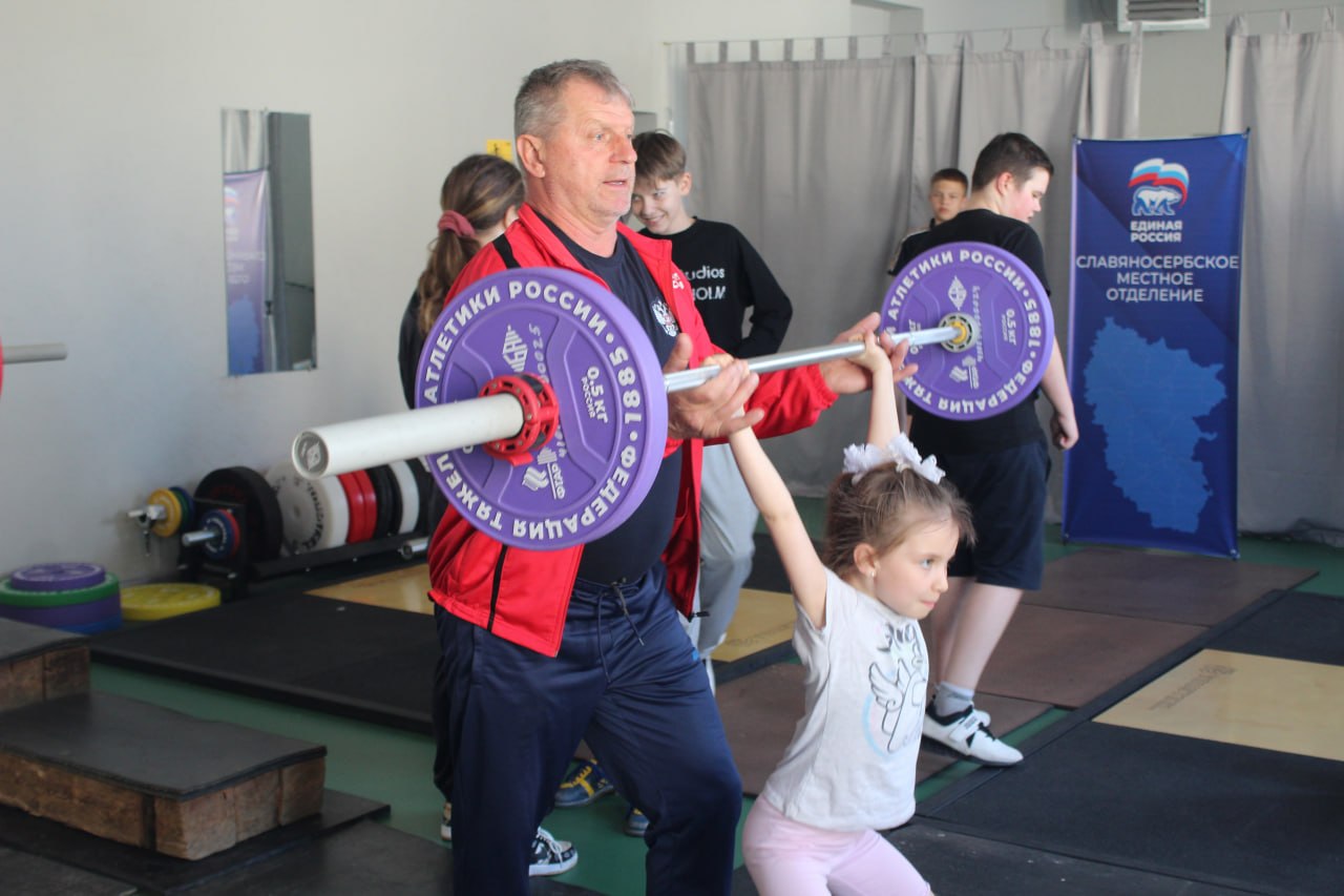 В Славяносербске в рамках «Силы России» прошла тренировка по тяжелой атлетике В Славяносербске в рамках «Силы России» прошла тренировка по тяжелой атлетике