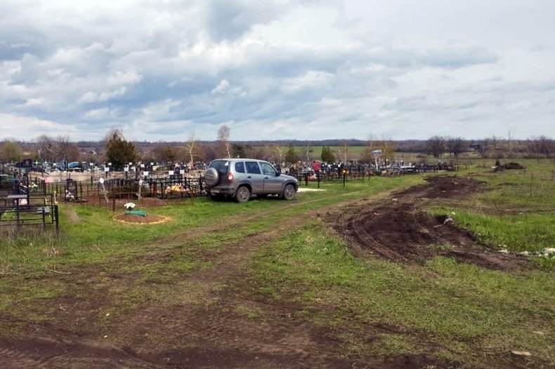 Предпасхальное благоустройство территорий продолжается Предпасхальное благоустройство территорий продолжается