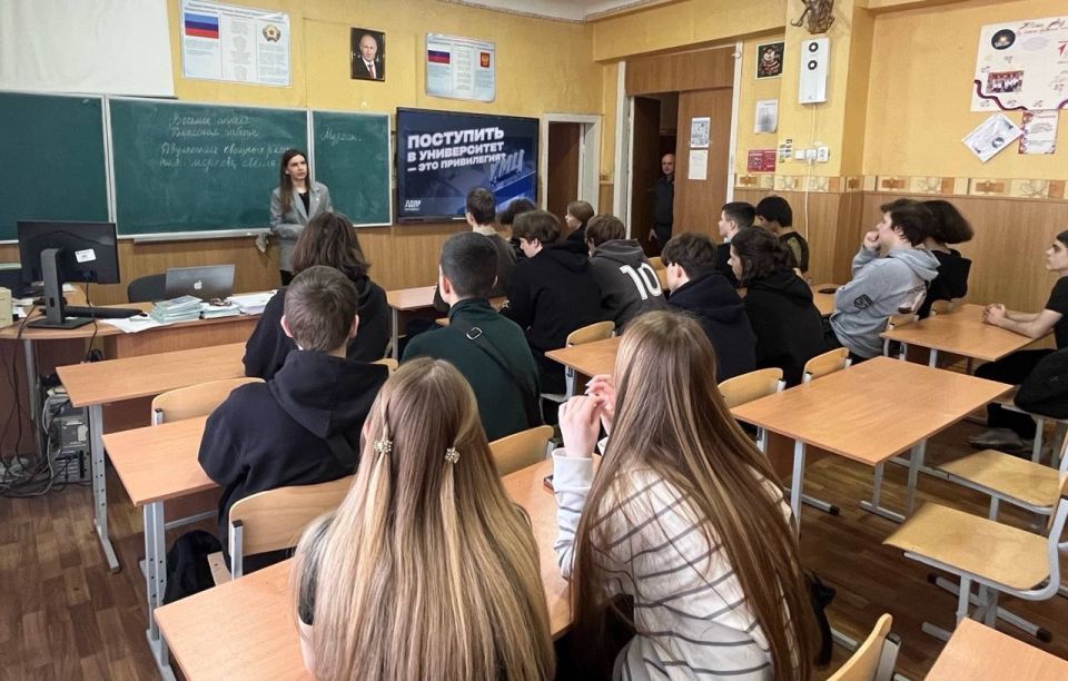 Молодежная организация ЛДПР активно работает с будущими студентами, открывая им двери в мир больших возможностей Молодежная организация ЛДПР активно работает с будущими студентами, открывая им двери в мир больших возможностей