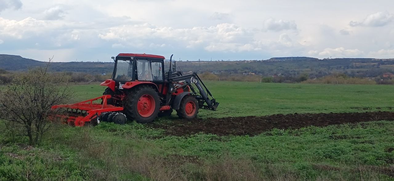 На территории Краснодонского муниципального округа продолжаются работы по опашке населенных пунктов На территории Краснодонского муниципального округа продолжаются работы по опашке населенных пунктов