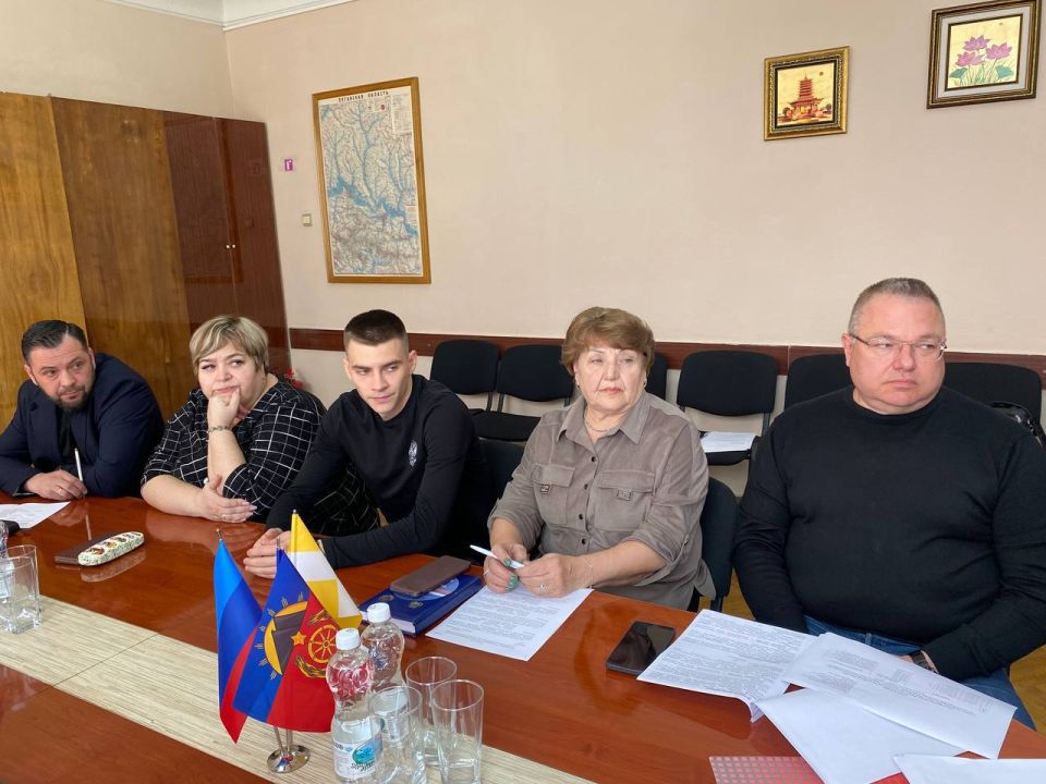 В Совете муниципального округа муниципальное образование Антрацитовский муниципальный округ Луганской Народной Республики состоялось заседание фракции Всероссийской политической партии «ЕДИНАЯ РОССИЯ» В Совете муниципального округа муниципальное образование Антрацитовский муниципальный округ Луганской Народной Республики состоялось заседание фракции Всероссийской политической партии «ЕДИНАЯ РОССИЯ»