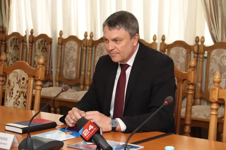 Леонид Пасечник: «Столицу республики посетили представители Луганского землячества» Леонид Пасечник: «Столицу республики посетили представители Луганского землячества»