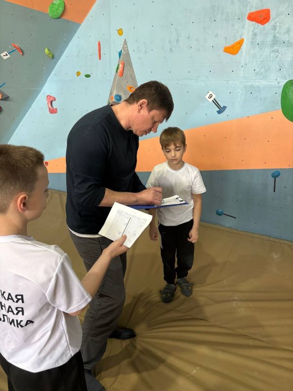 В ЛНР дан старт новому спортивному сезону на скалодроме! В ЛНР дан старт новому спортивному сезону на скалодроме!
