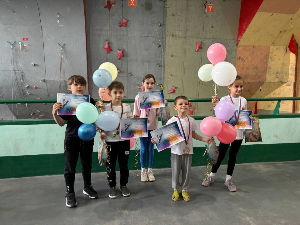 В ЛНР дан старт новому спортивному сезону на скалодроме! В ЛНР дан старт новому спортивному сезону на скалодроме!