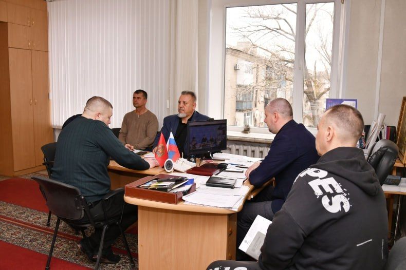 В Администрации Свердловского округа в режиме ВКС обсудили ход восстановительных работ с регионами-шефами и Минстроем ЛНР В Администрации Свердловского округа в режиме ВКС обсудили ход восстановительных работ с регионами-шефами и Минстроем ЛНР