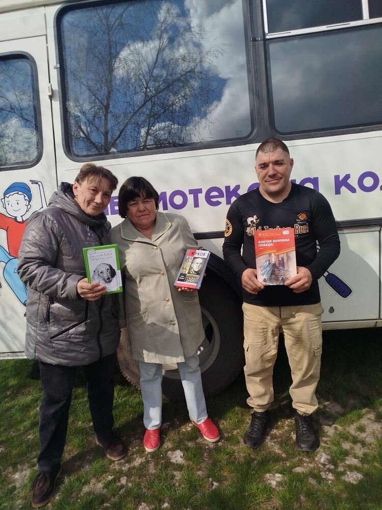 «Читающий автобус» отправился в путь!