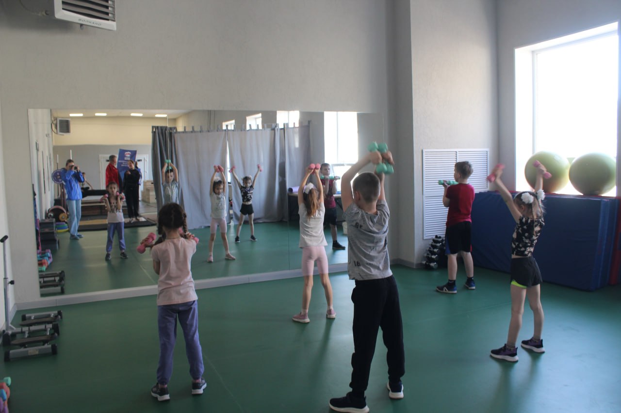 В Славяносербске в рамках «Силы России» прошла тренировка по тяжелой атлетике В Славяносербске в рамках «Силы России» прошла тренировка по тяжелой атлетике