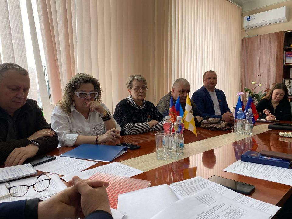 В Совете муниципального округа муниципальное образование Антрацитовский муниципальный округ Луганской Народной Республики состоялось заседание фракции Всероссийской политической партии «ЕДИНАЯ РОССИЯ» В Совете муниципального округа муниципальное образование Антрацитовский муниципальный округ Луганской Народной Республики состоялось заседание фракции Всероссийской политической партии «ЕДИНАЯ РОССИЯ»