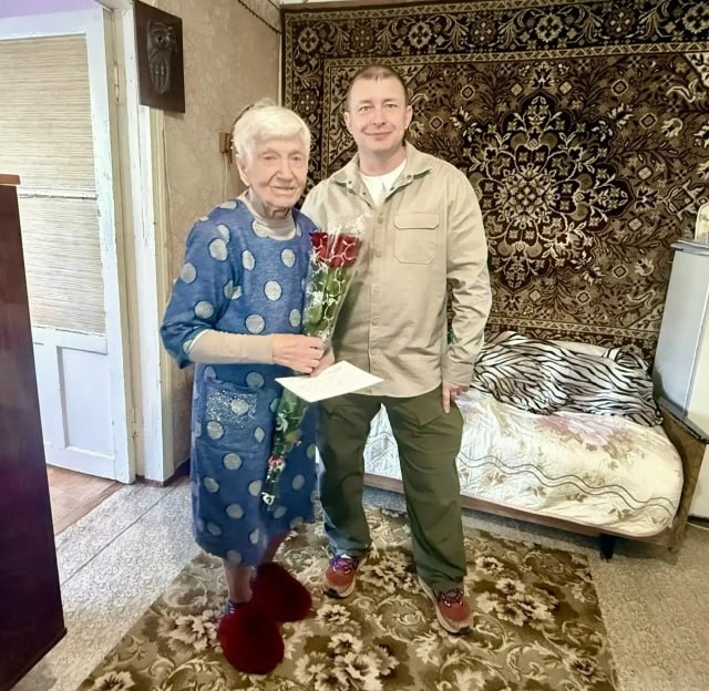 Врип главы Евгений Шаталин поздравил двух уважаемых участников трудового фронта