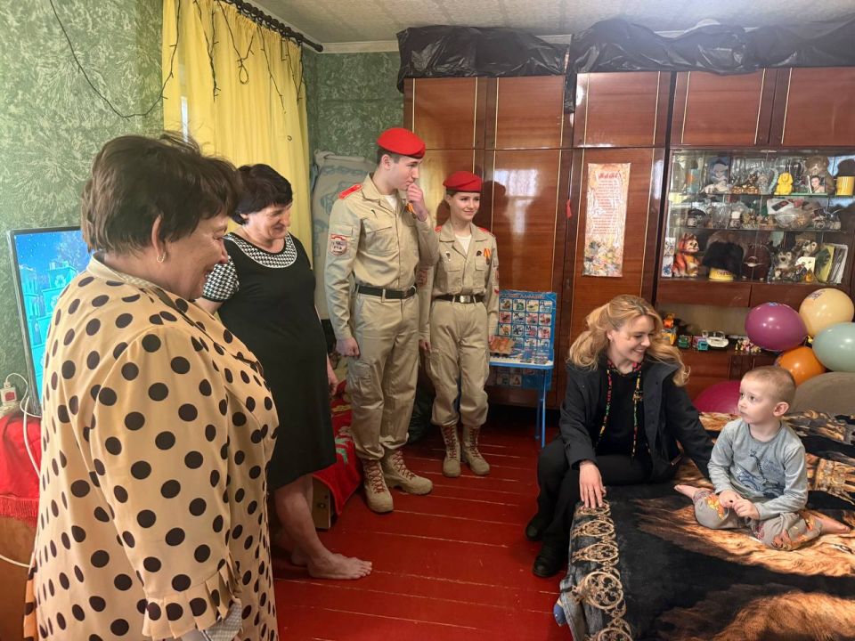 Дарья Лантратова передала пасхальные угощения семьям погибших защитников Родины Дарья Лантратова передала пасхальные угощения семьям погибших защитников Родины