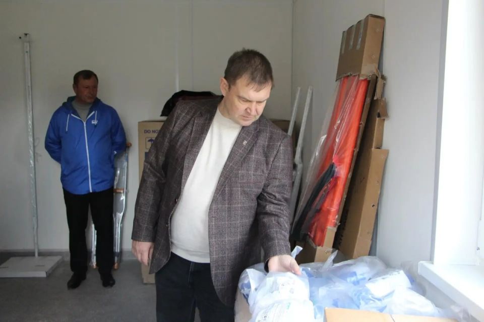 Единая Россия оценила качество нового ФАПа в Никольском Единая Россия оценила качество нового ФАПа в Никольском