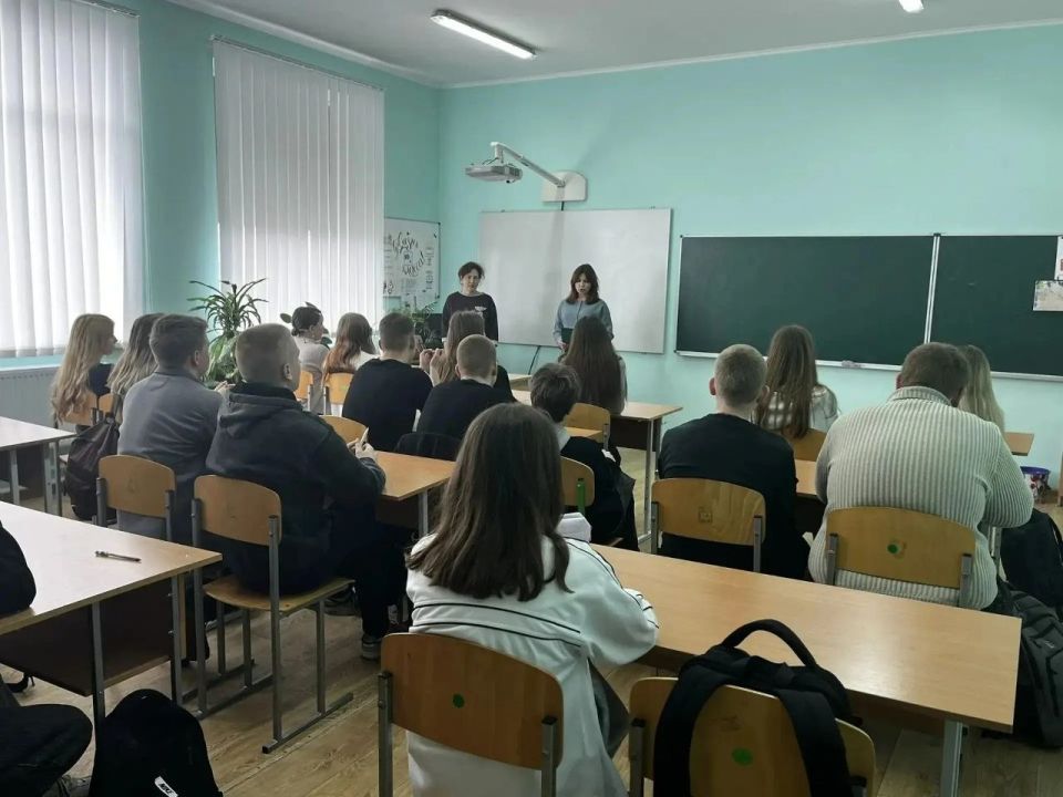 В Меловском округе прошёл «Избирательный диктант» для старшеклассников В Меловском округе прошёл «Избирательный диктант» для старшеклассников