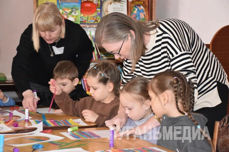 Для юных жителей Кировска провели телемост с Иркутским детским журналом «Сибирячок» Для юных жителей Кировска провели телемост с Иркутским детским журналом «Сибирячок»