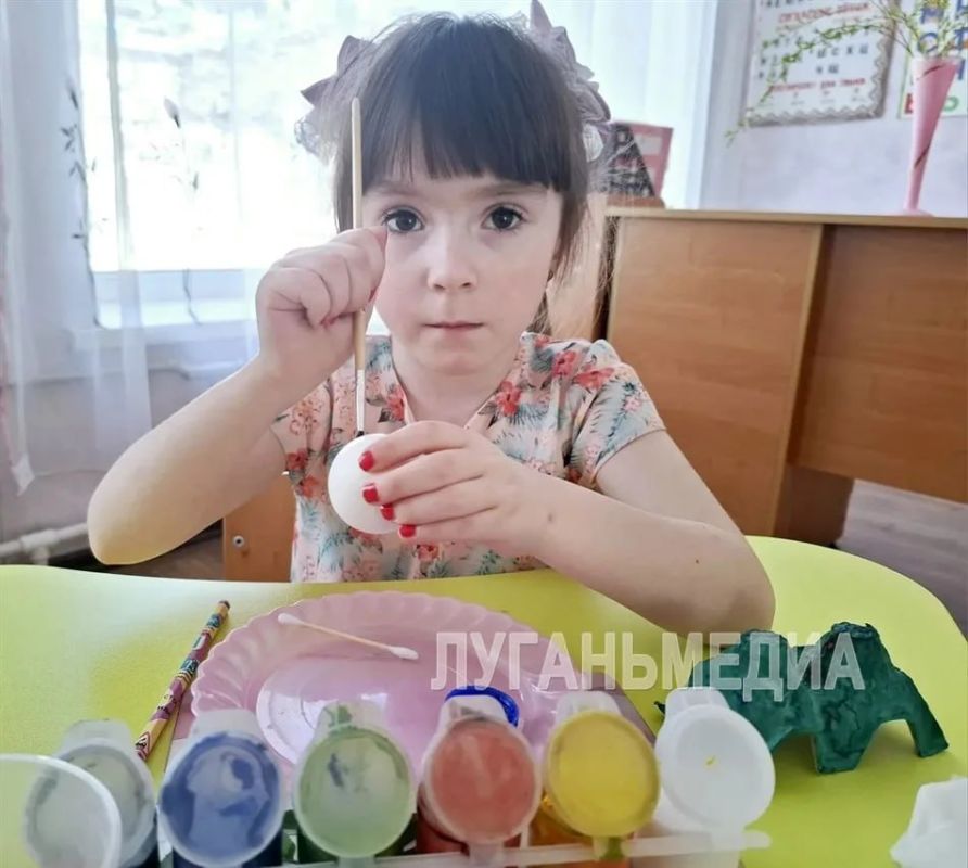 Активисты «Единой России» и управления образования Краснолучского округа испекли куличи для участников СВО Активисты «Единой России» и управления образования Краснолучского округа испекли куличи для участников СВО