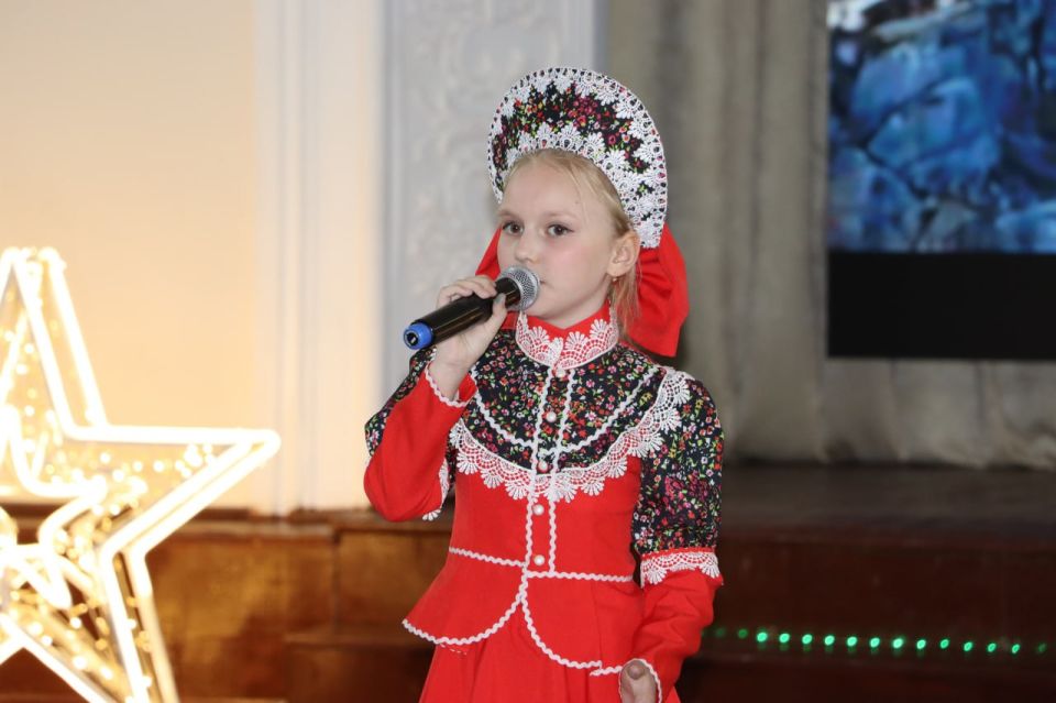 «Учить главному»: в Стаханове прошла педконференция о единстве народов России «Учить главному»: в Стаханове прошла педконференция о единстве народов России