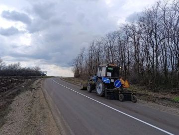 На автомагистралях республики продолжается планомерное обновление дорожной разметки