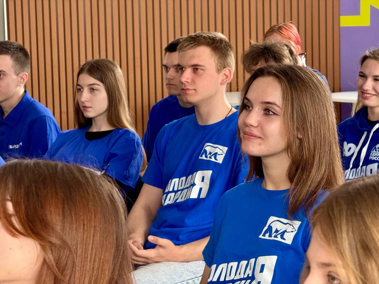 Сегодня на базе молодежного центра «Квартира» активисты Луганского реготделения Молодой Гвардии Единой России встретились с руководителем центрального штаба Молодой Гвардии Александром Амелиным Сегодня на базе молодежного центра «Квартира» активисты Луганского реготделения Молодой Гвардии Единой России встретились с руководителем центрального штаба Молодой Гвардии Александром Амелиным