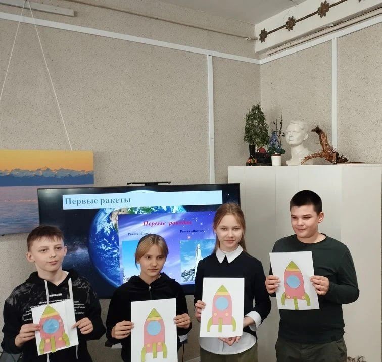 День космонавтики — это праздник, который отмечает весь мир 12 апреля День космонавтики — это праздник, который отмечает весь мир 12 апреля