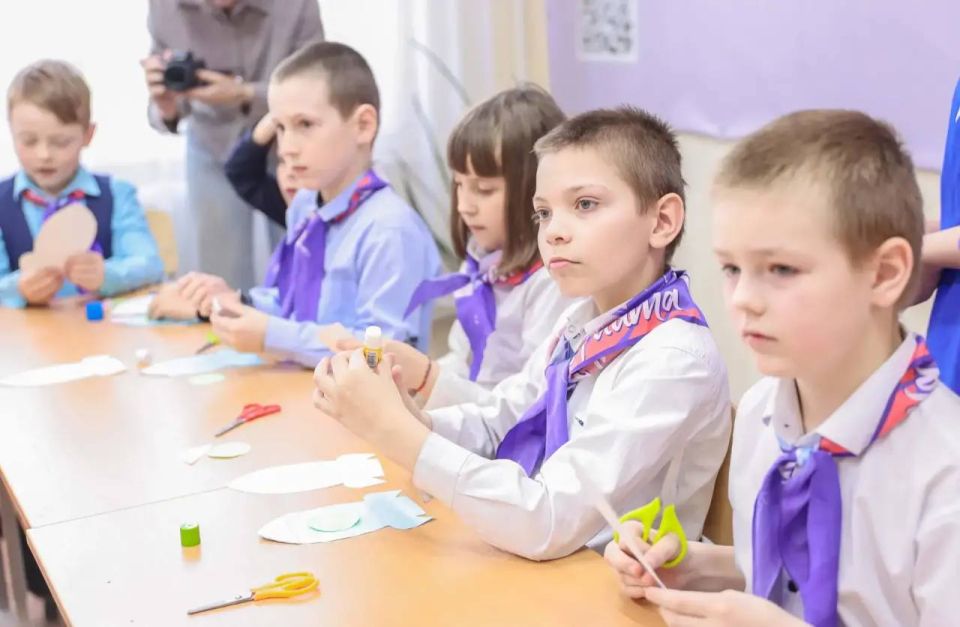 Первоклассники Луганского учебно-воспитательного комплекса №43 имени Евгения Фролова создали космические талисманы в рамках всероссийской акции «Путь в космос» Первоклассники Луганского учебно-воспитательного комплекса №43 имени Евгения Фролова создали космические талисманы в рамках всероссийской акции «Путь в космос»