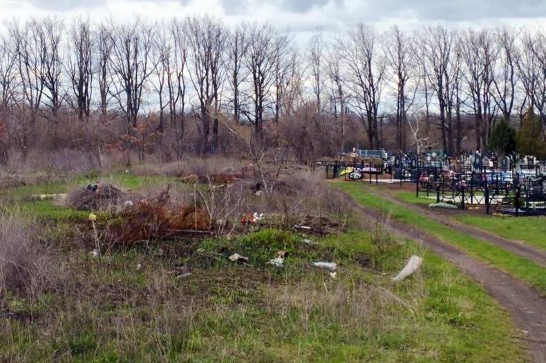 Предпасхальное благоустройство территорий продолжается Предпасхальное благоустройство территорий продолжается