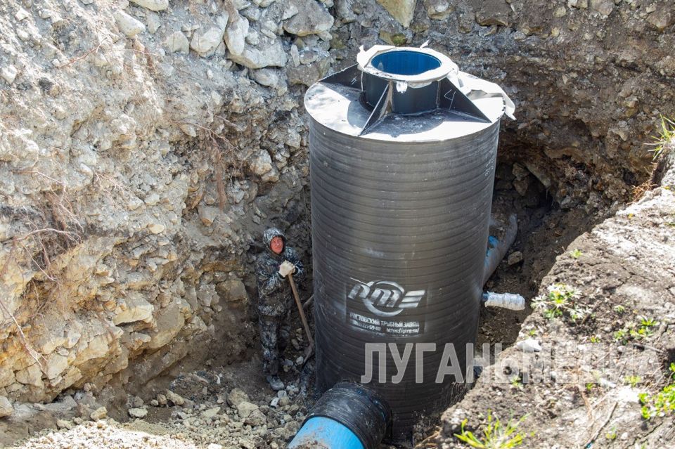 В Луганске ведутся работы по прокладке нового канализационного коллектора В Луганске ведутся работы по прокладке нового канализационного коллектора