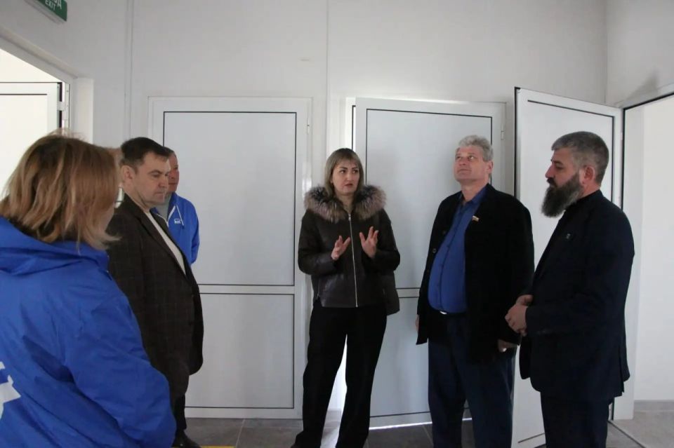 Единая Россия оценила качество нового ФАПа в Никольском Единая Россия оценила качество нового ФАПа в Никольском