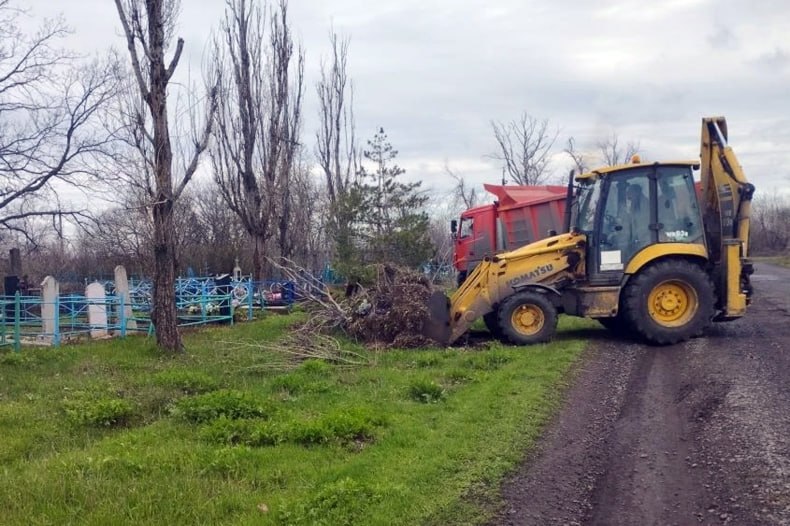 Предпасхальное благоустройство территорий продолжается Предпасхальное благоустройство территорий продолжается
