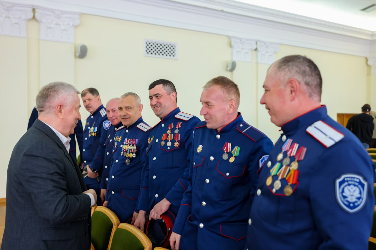 Виктор Водолацкий отметил значимость развития казачества в республике Виктор Водолацкий отметил значимость развития казачества в республике