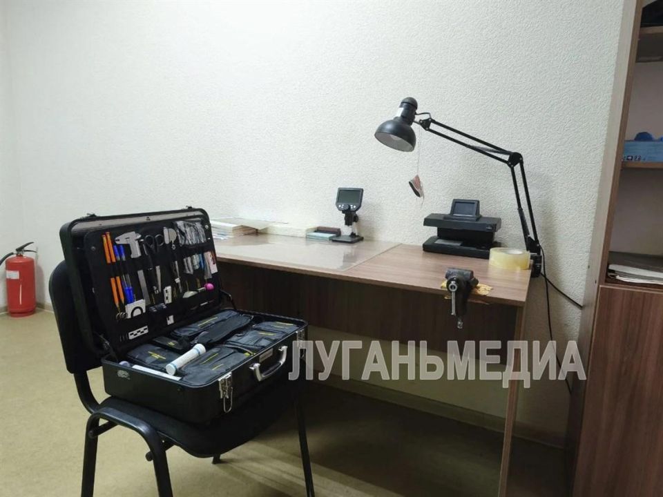 Все тайное становится явным: эксперты ЭКЦ МВД по ЛНР невидимый след преступника найдут всегда Все тайное становится явным: эксперты ЭКЦ МВД по ЛНР невидимый след преступника найдут всегда