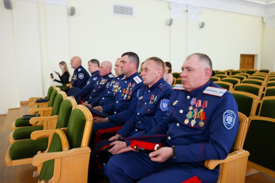 Виктор Водолацкий отметил значимость развития казачества в республике Виктор Водолацкий отметил значимость развития казачества в республике