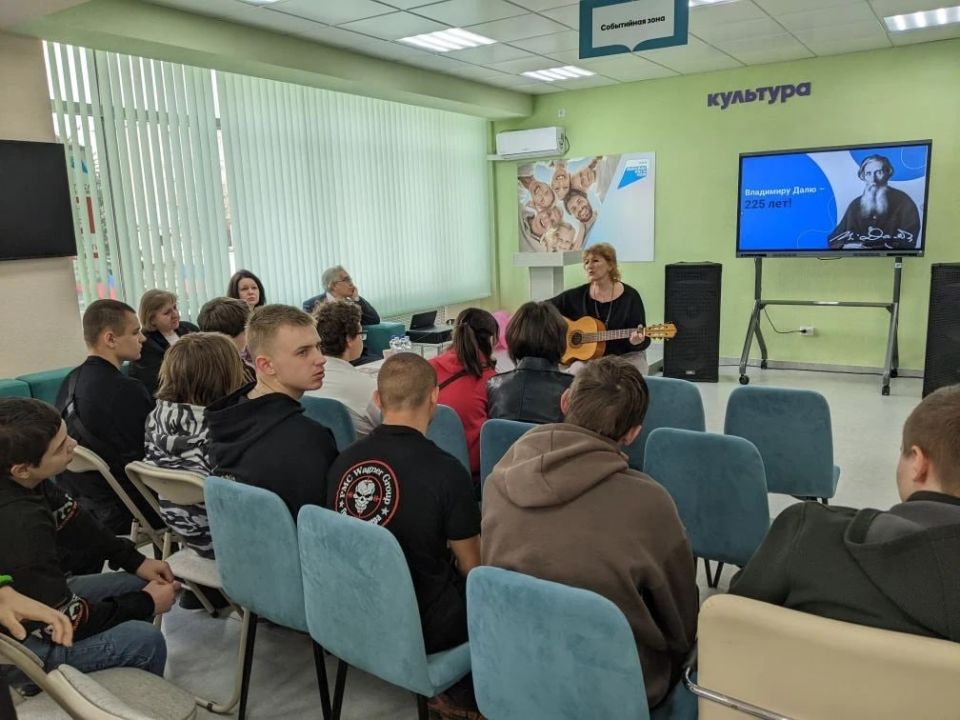 «Люби язык, как Даль его любил»: делегация поэтической акции побывала в Марковке «Люби язык, как Даль его любил»: делегация поэтической акции побывала в Марковке