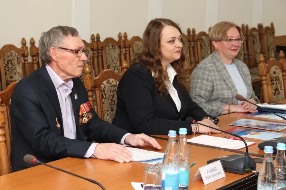 Леонид Пасечник: «Столицу республики посетили представители Луганского землячества» Леонид Пасечник: «Столицу республики посетили представители Луганского землячества»