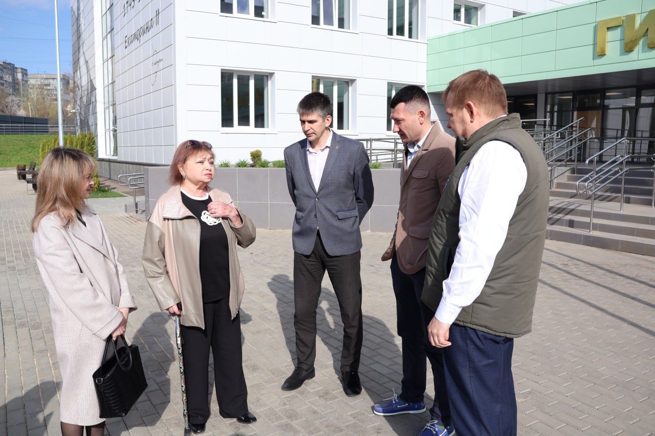 Единая Россия вынесла на обсуждение вопрос доступности детских и спортивных площадок Единая Россия вынесла на обсуждение вопрос доступности детских и спортивных площадок