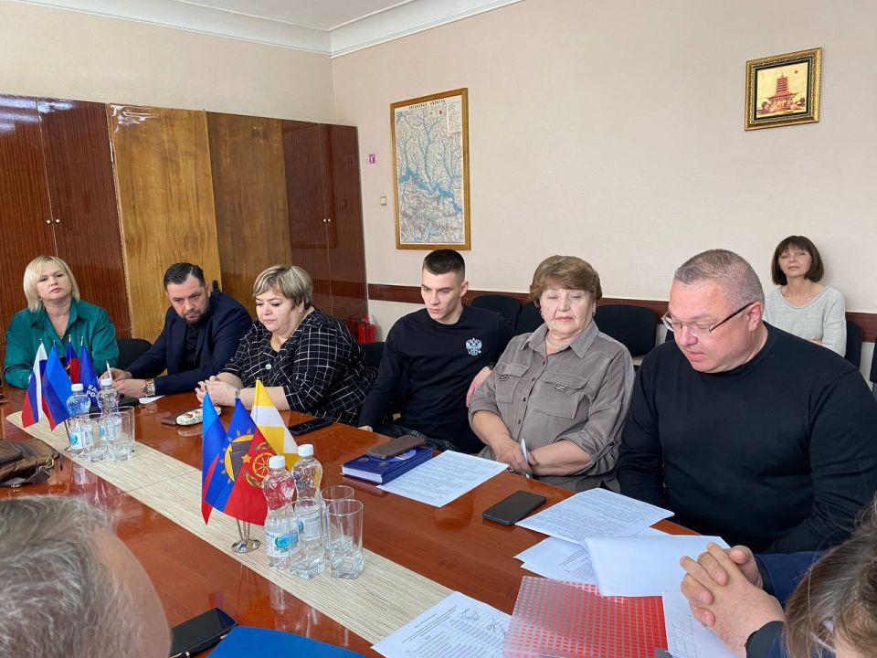 В Совете муниципального округа муниципальное образование Антрацитовский муниципальный округ Луганской Народной Республики состоялось заседание фракции Всероссийской политической партии «ЕДИНАЯ РОССИЯ» В Совете муниципального округа муниципальное образование Антрацитовский муниципальный округ Луганской Народной Республики состоялось заседание фракции Всероссийской политической партии «ЕДИНАЯ РОССИЯ»
