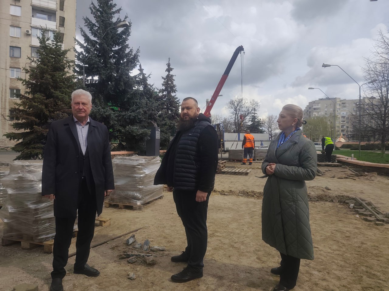 В Краснодоне по народной программе Единой России обновляют Аллею героев «Молодой гвардии» В Краснодоне по народной программе Единой России обновляют Аллею героев «Молодой гвардии»