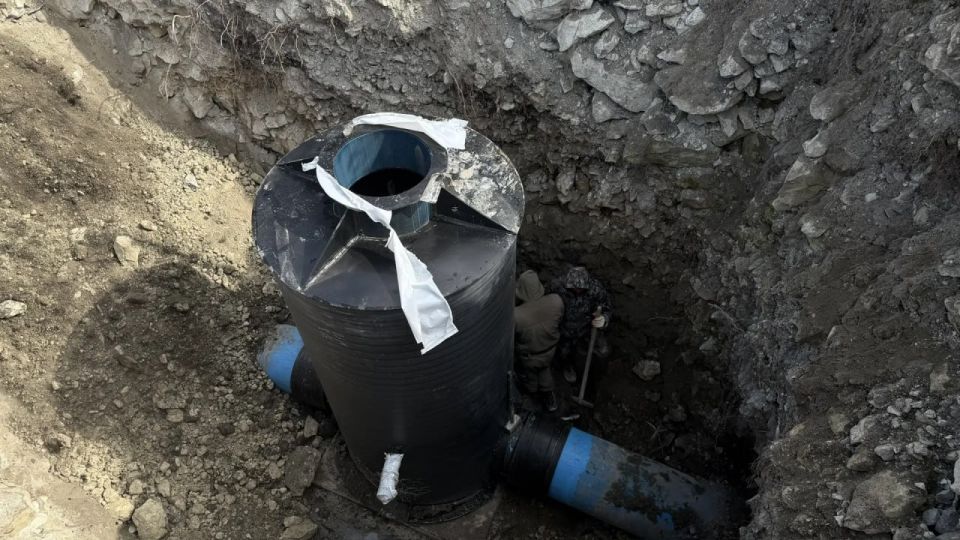 В восточной части Луганска обновляют участок канализационной сети В восточной части Луганска обновляют участок канализационной сети