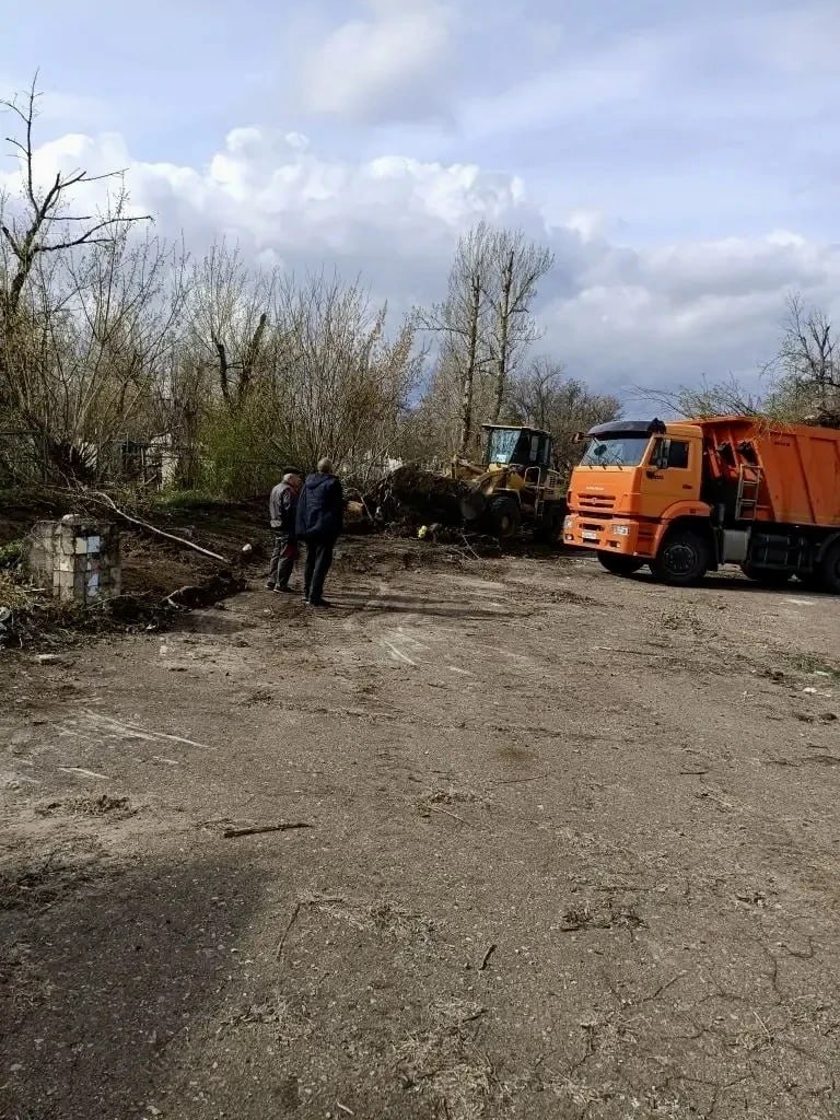 Сотрудники МУП «ДЭП города Рубежное» активно занимаются масштабными работами по улучшению городской среды Сотрудники МУП «ДЭП города Рубежное» активно занимаются масштабными работами по улучшению городской среды