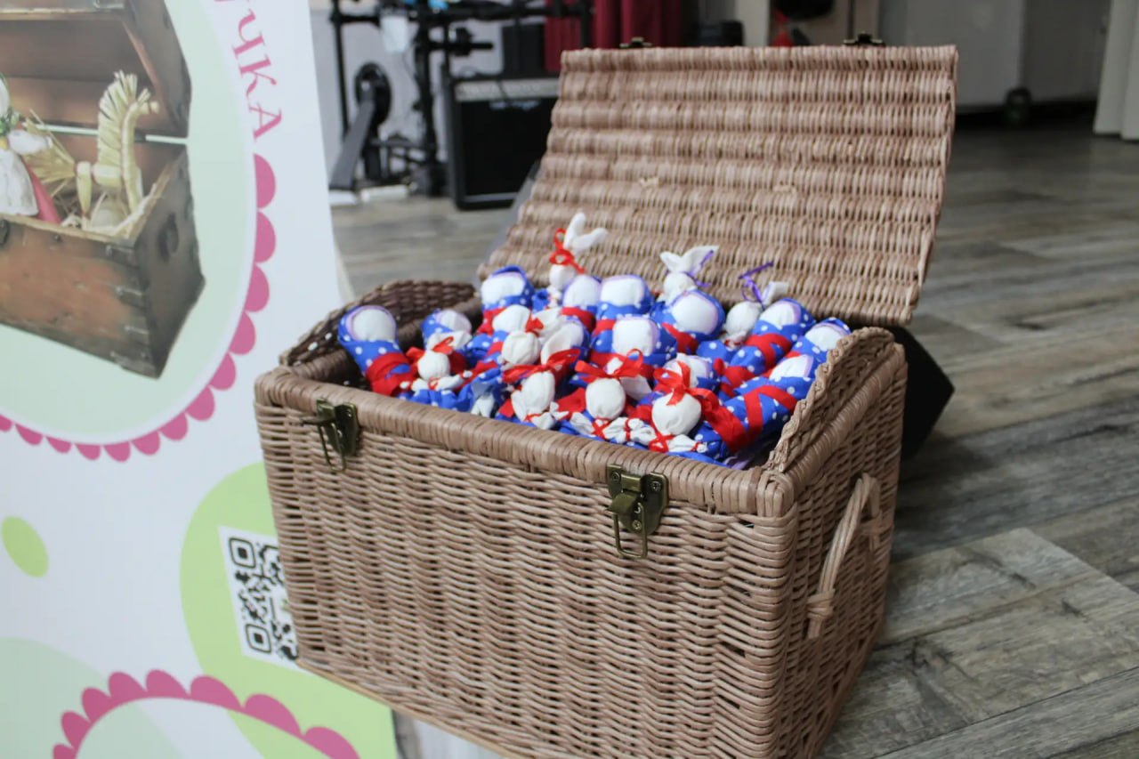 Кукла без иглы и ножниц: в Красном Яре прошёл мастер-класс по созданию мотанок Кукла без иглы и ножниц: в Красном Яре прошёл мастер-класс по созданию мотанок