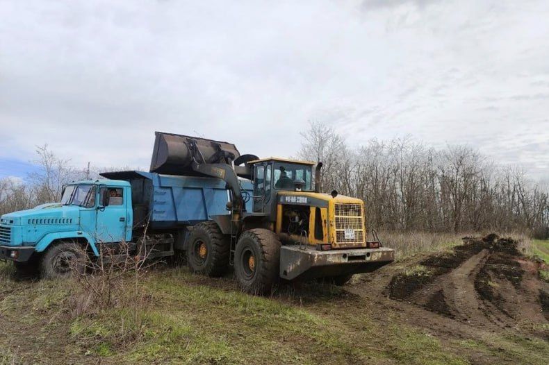Предпасхальное благоустройство территорий продолжается Предпасхальное благоустройство территорий продолжается