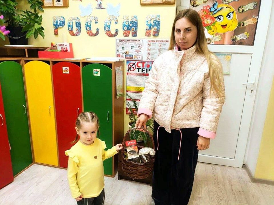 Сегодня в пгт Нижний Нагольчик активисты первичного отделения № 24 партии Единая Россия, прекрасные представительницы Совета женщин Антрацитового муниципального округа Луганского регионального отделения "Союза женщин... Сегодня в пгт Нижний Нагольчик активисты первичного отделения № 24 партии Единая Россия, прекрасные представительницы Совета женщин Антрацитового муниципального округа Луганского регионального отделения "Союза женщин...