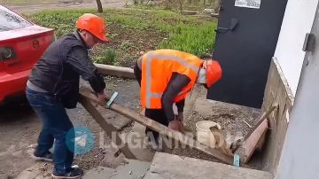 В Первомайске осуществляется ремонт входных групп и подъездов многоквартирных домов