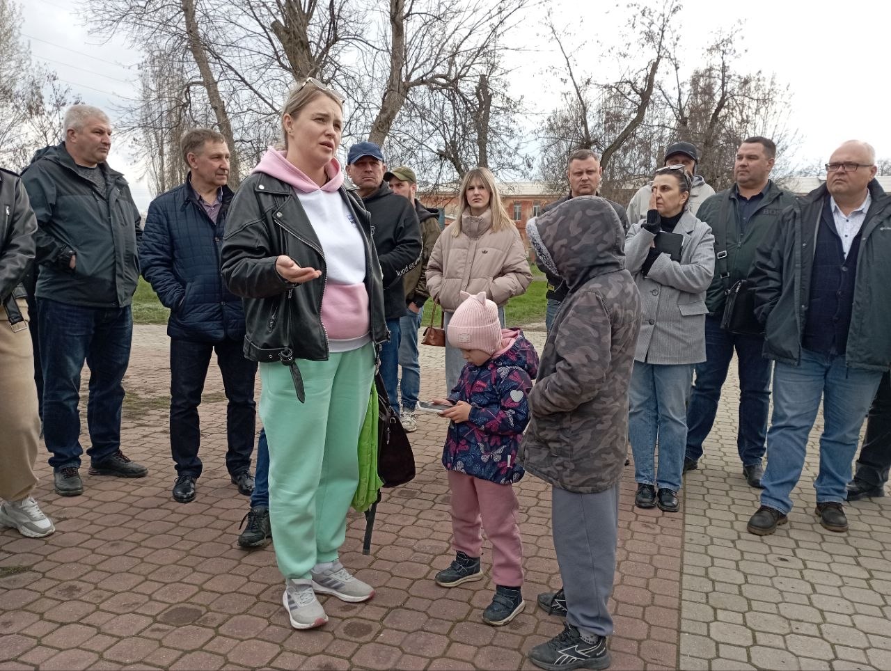 Яна Пащенко: По инициативе партии «Единая Россия» в Каменнобродском районе Луганска состоялась очередная встреча в формате «Муниципальный диалог» Яна Пащенко: По инициативе партии «Единая Россия» в Каменнобродском районе Луганска состоялась очередная встреча в формате «Муниципальный диалог»