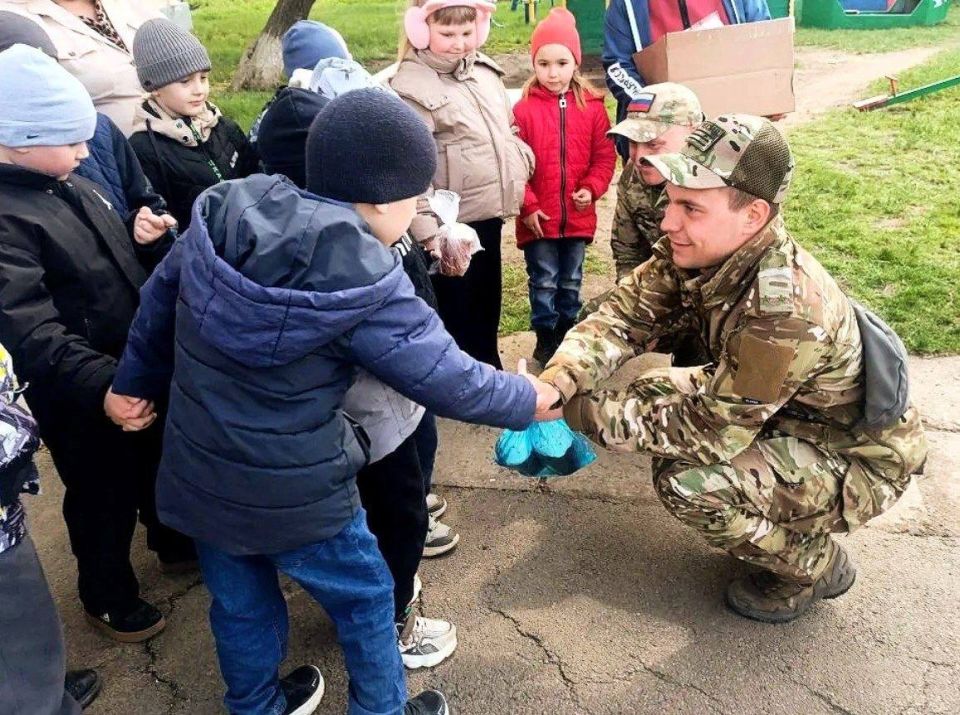 Сегодня в пгт Нижний Нагольчик активисты первичного отделения № 24 партии Единая Россия, прекрасные представительницы Совета женщин Антрацитового муниципального округа Луганского регионального отделения "Союза женщин... Сегодня в пгт Нижний Нагольчик активисты первичного отделения № 24 партии Единая Россия, прекрасные представительницы Совета женщин Антрацитового муниципального округа Луганского регионального отделения "Союза женщин...