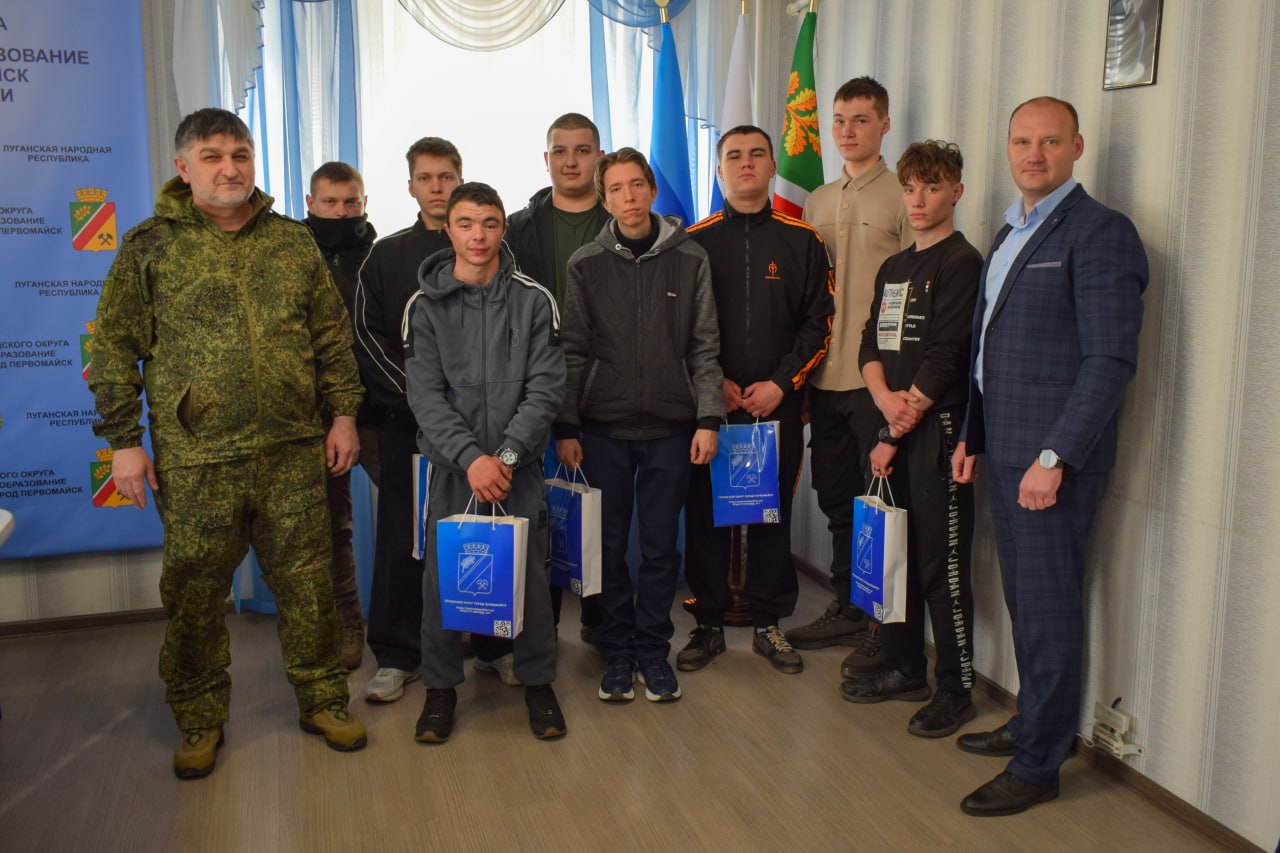 В Первомайске прошла молодежно-патриотическая акция «День призывника», посвященная предстоящему весеннему призыву в Российскую Армию В Первомайске прошла молодежно-патриотическая акция «День призывника», посвященная предстоящему весеннему призыву в Российскую Армию