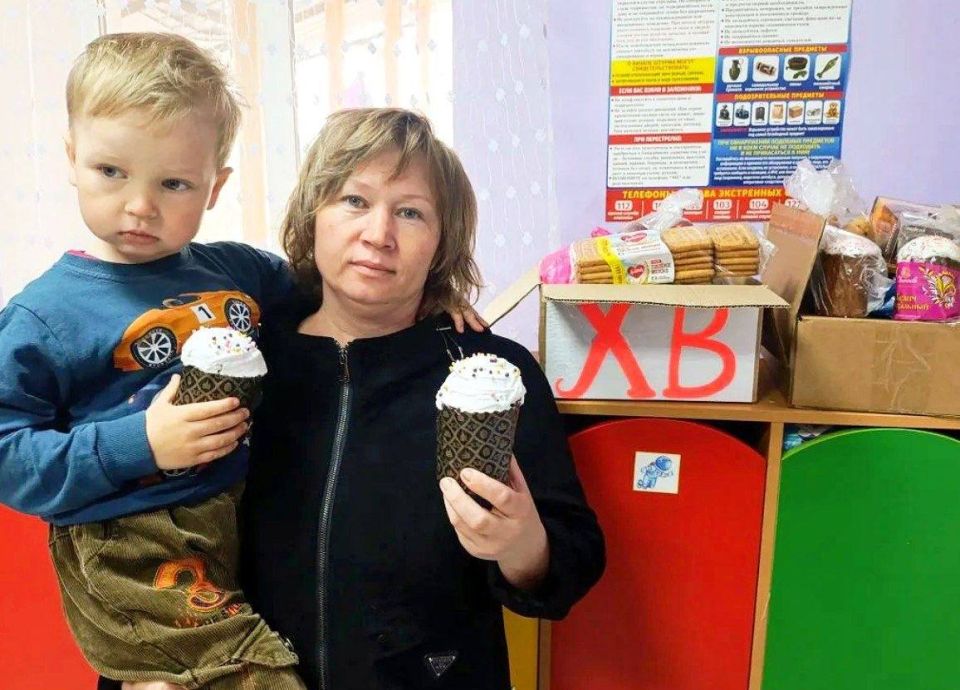 Сегодня в пгт Нижний Нагольчик активисты первичного отделения № 24 партии Единая Россия, прекрасные представительницы Совета женщин Антрацитового муниципального округа Луганского регионального отделения "Союза женщин... Сегодня в пгт Нижний Нагольчик активисты первичного отделения № 24 партии Единая Россия, прекрасные представительницы Совета женщин Антрацитового муниципального округа Луганского регионального отделения "Союза женщин...