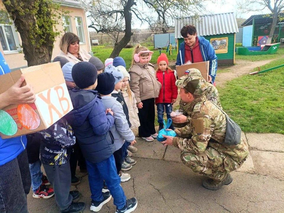 Сегодня в пгт Нижний Нагольчик активисты первичного отделения № 24 партии Единая Россия, прекрасные представительницы Совета женщин Антрацитового муниципального округа Луганского регионального отделения "Союза женщин... Сегодня в пгт Нижний Нагольчик активисты первичного отделения № 24 партии Единая Россия, прекрасные представительницы Совета женщин Антрацитового муниципального округа Луганского регионального отделения "Союза женщин...