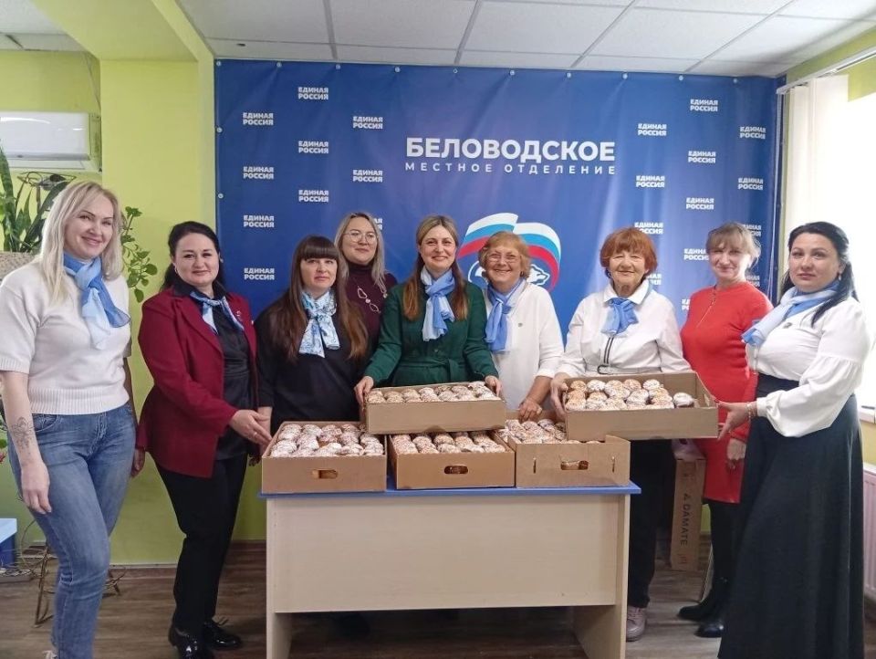 Единороссы передали куличи военнослужащим к Пасхе Единороссы передали куличи военнослужащим к Пасхе