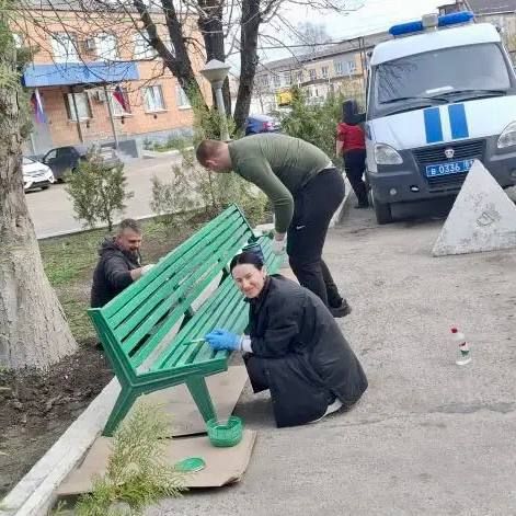 111Новоайдарские правоохранители облагородили здание ОМВД и территорию близ него 111Новоайдарские правоохранители облагородили здание ОМВД и территорию близ него