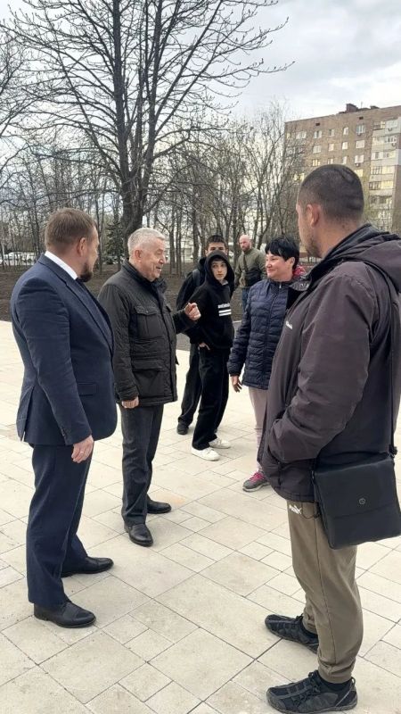 Виктор Водолацкий: Сегодня вместе с заместителем Председателя Народного Совета ЛНР Д.С. Колесниковым посетили территорию реконструируемого парка "Дружба ", расположенного на квартале Ватутина в городе Луганске Виктор Водолацкий: Сегодня вместе с заместителем Председателя Народного Совета ЛНР Д.С. Колесниковым посетили территорию реконструируемого парка "Дружба ", расположенного на квартале Ватутина в городе Луганске